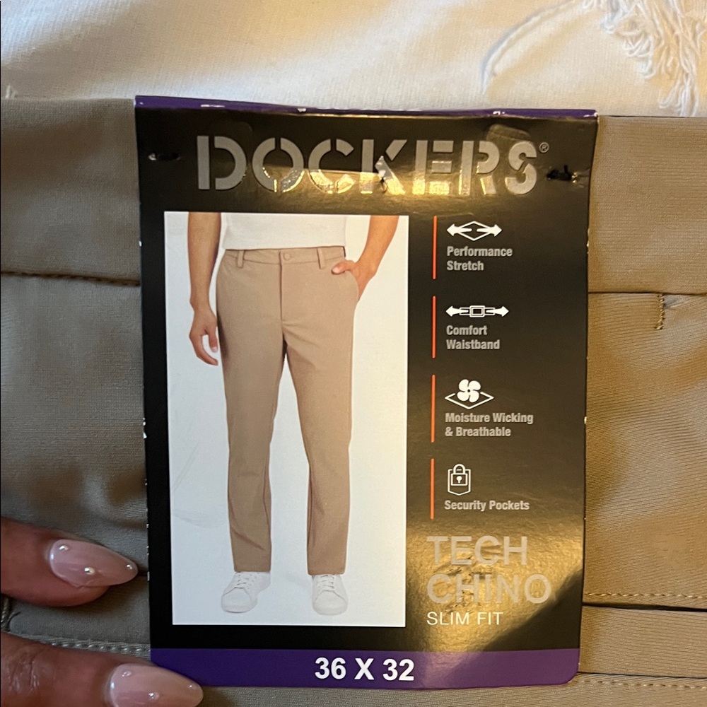 Dockers Men's Khaki Chinos - Picture 8 of 9